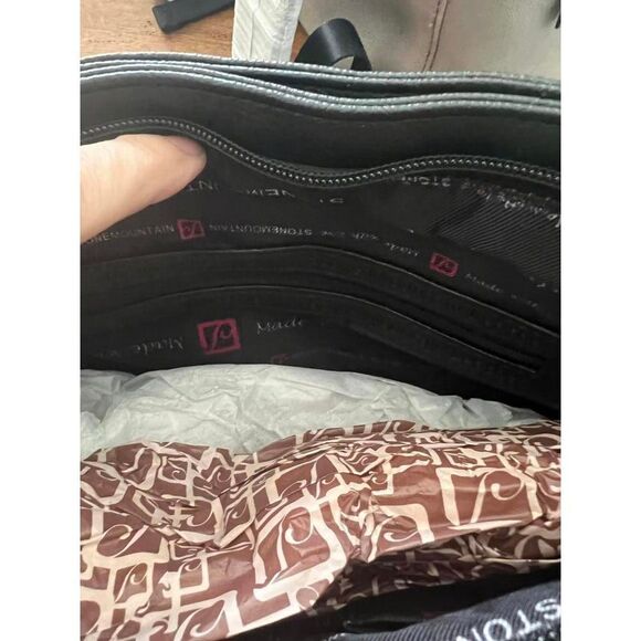 Stylish Black and Brown Leather Handbag - Picture 8 of 9